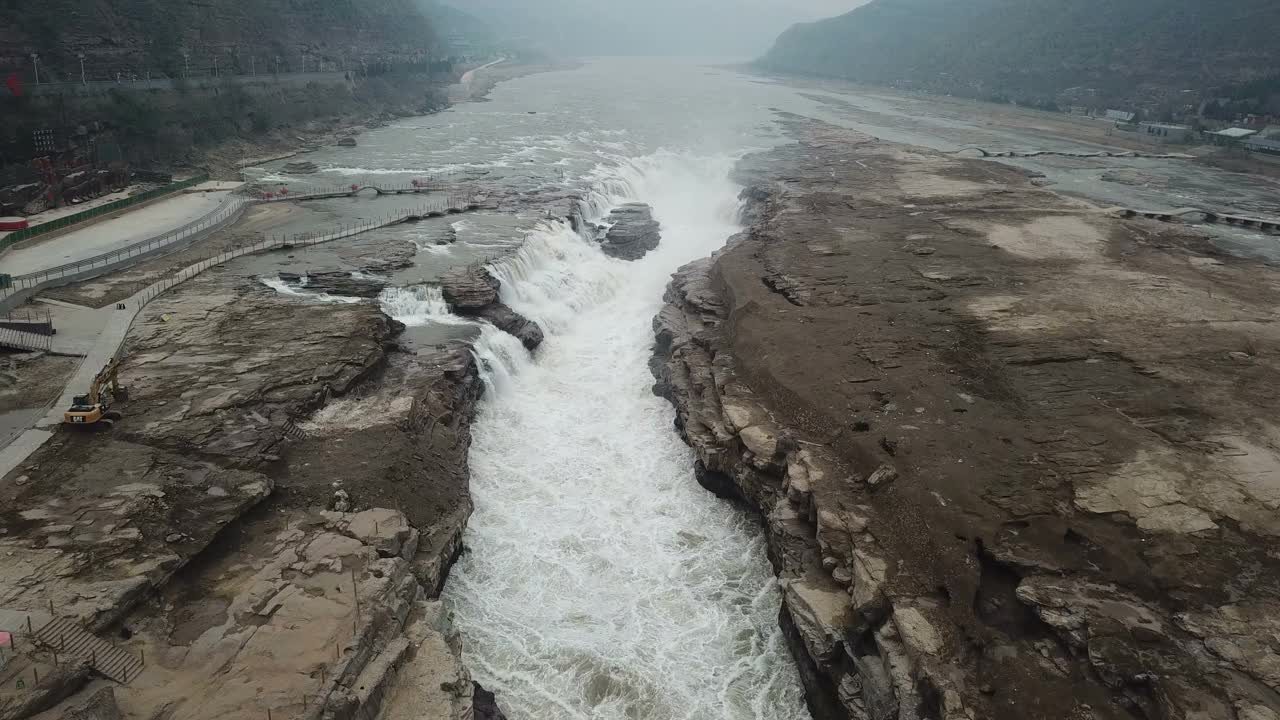 中国陕西，无人机俯瞰壶口瀑布视频素材