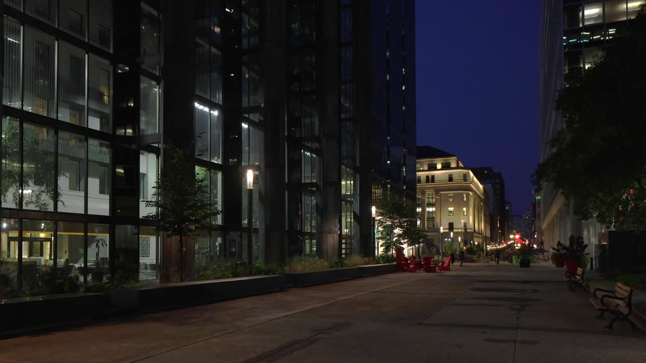 夏日夜晚，渥太华市中心的斯帕克斯市街景视频素材