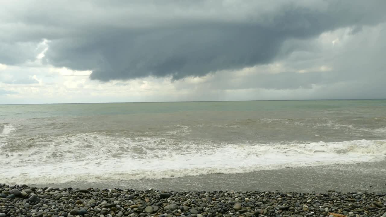 黑海的汹涌波涛。视频素材