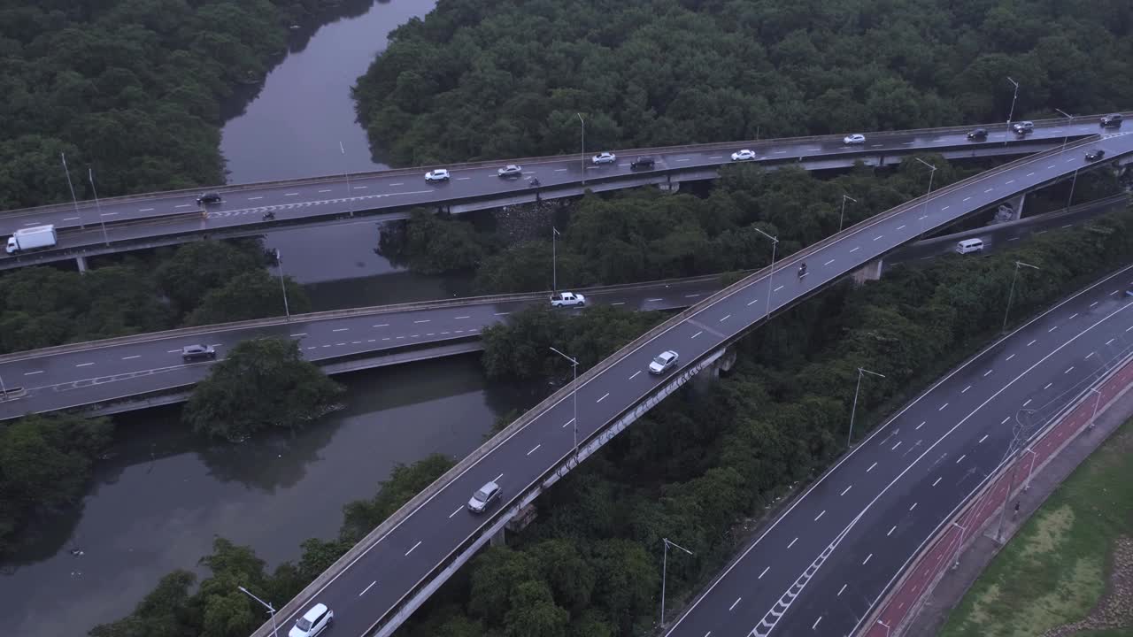 从Via Mangue高速公路的高角度视角视频素材