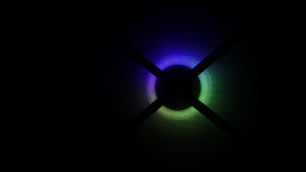 RGB PC旋转的冷却风扇与明亮的旋转上的黑色背景和多色RGB光与安全网。视频素材