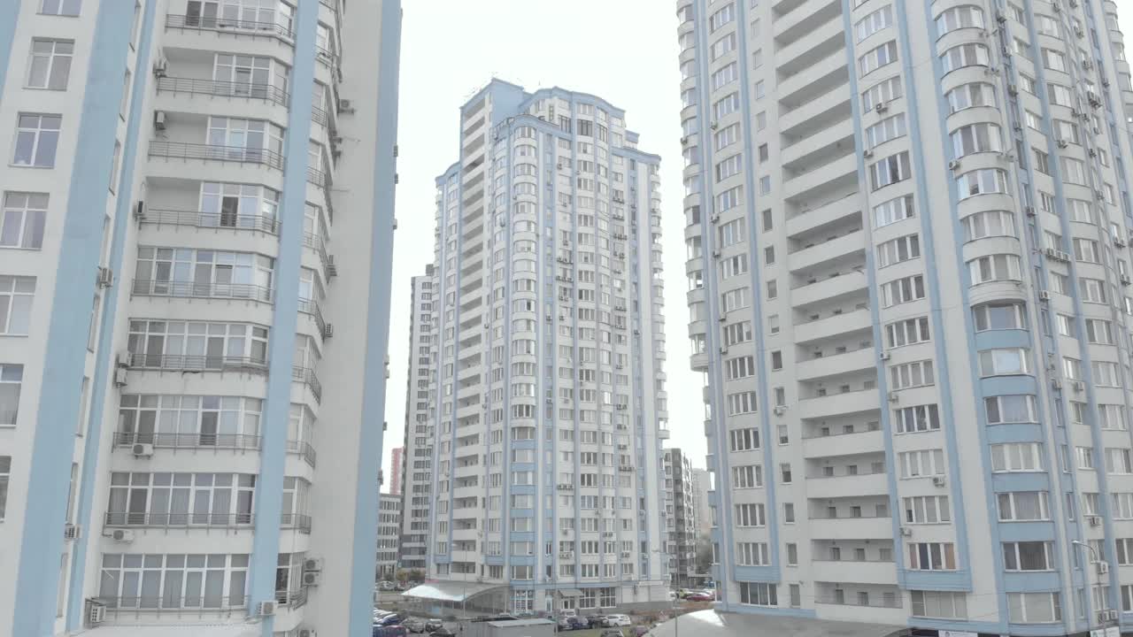 基辅的多层住宅楼。乌克兰。鸟瞰图视频素材