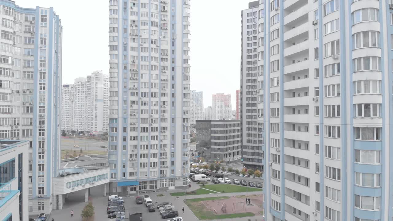 基辅的多层住宅楼。乌克兰。鸟瞰图视频素材