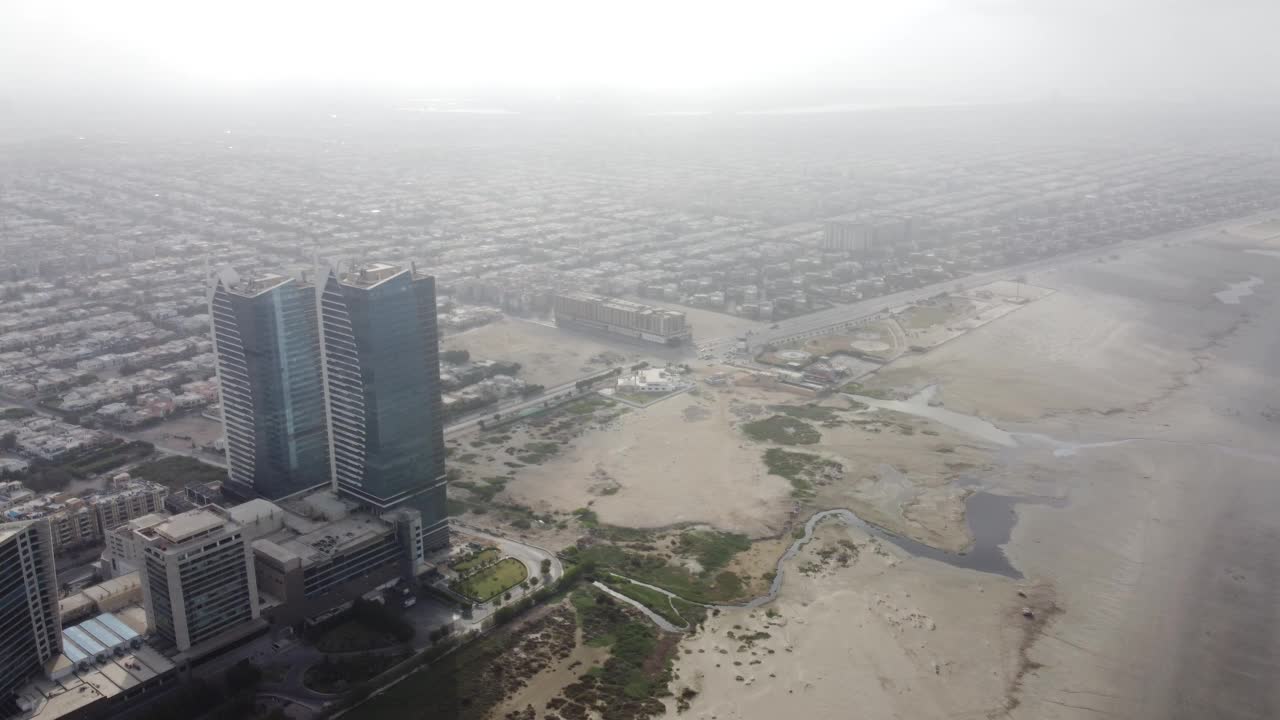 4k空中视频的城市景观和卡拉奇市的地标视频素材