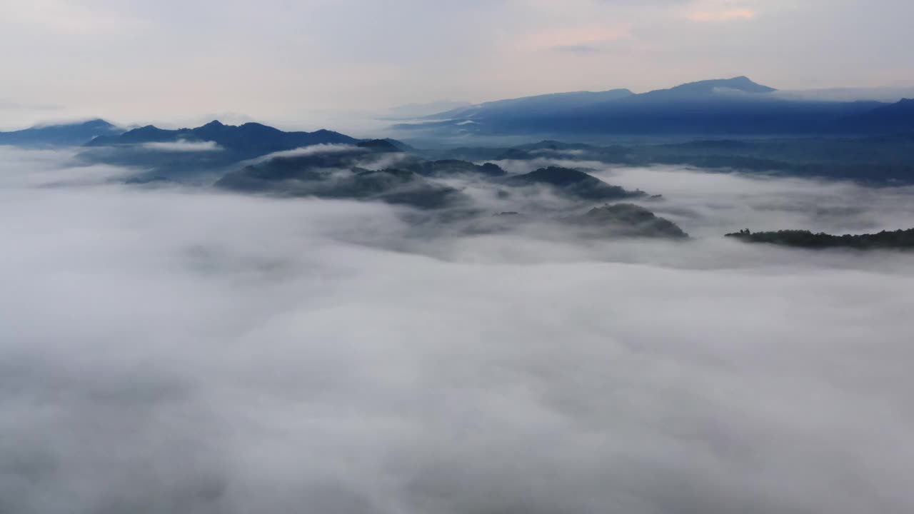 日出雾。视频素材