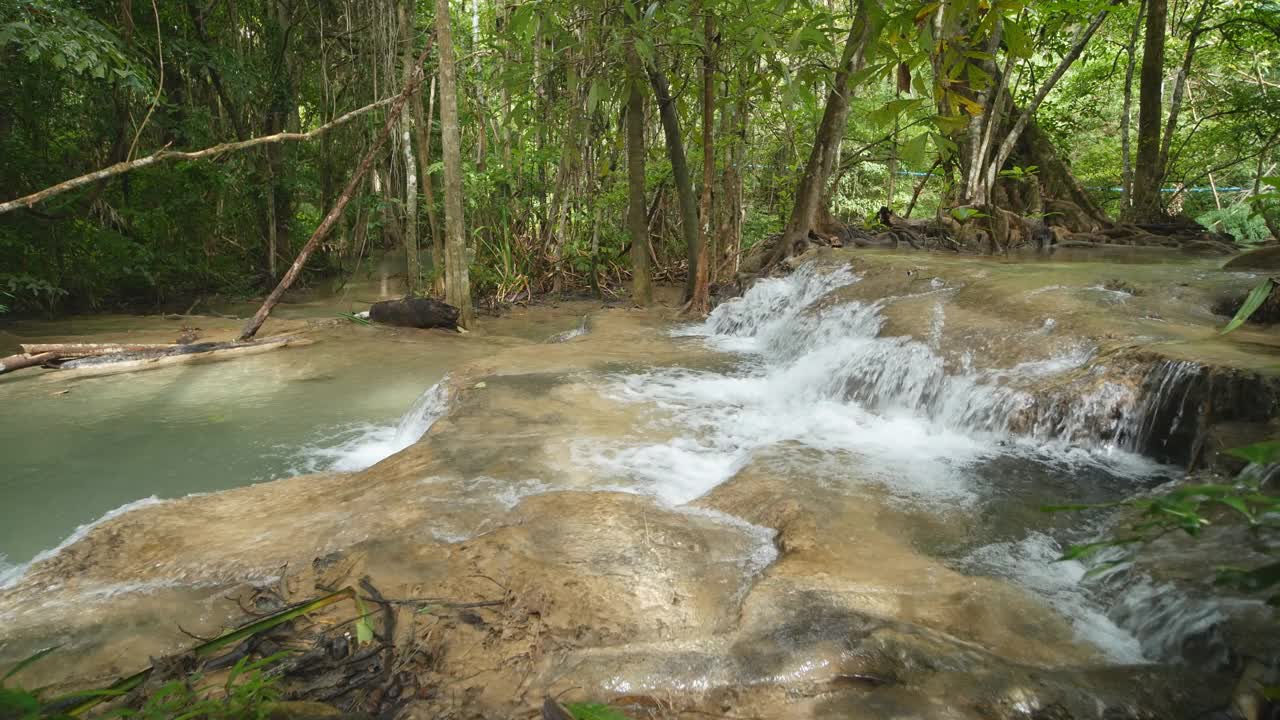 Huay Mae Kamin瀑布的7级视频素材