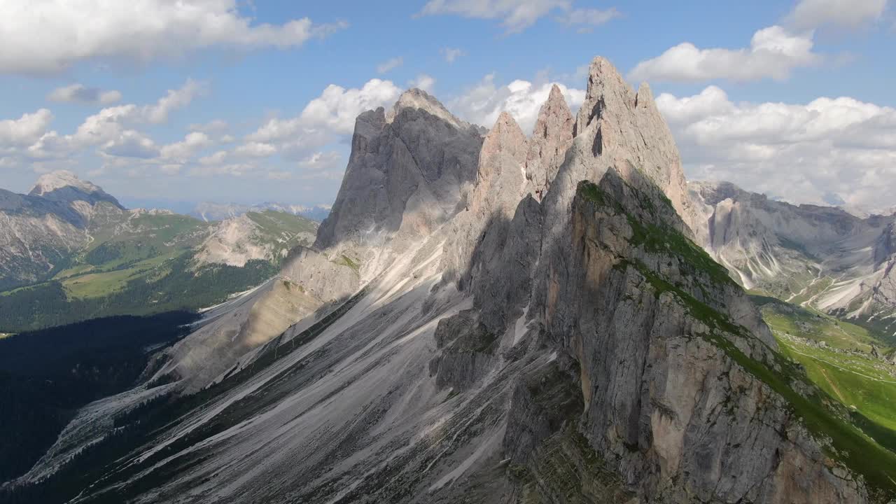 seeda和Furchetta山脉(Geisler集团)，Dolomites，南蒂罗尔，意大利视频素材