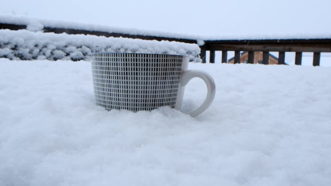 高山村庄的降雪雪景视频素材