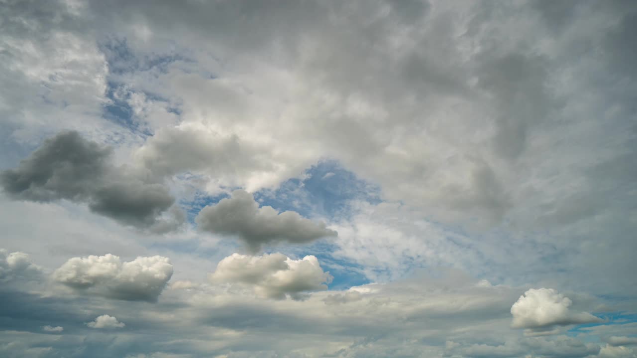 雨云和天空移动4K时间推移。视频素材