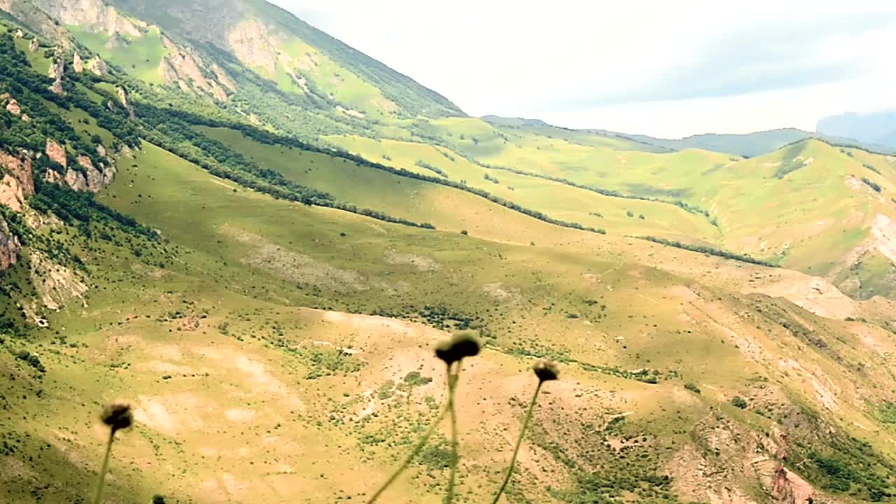 夏日山景，青山绿水视频素材