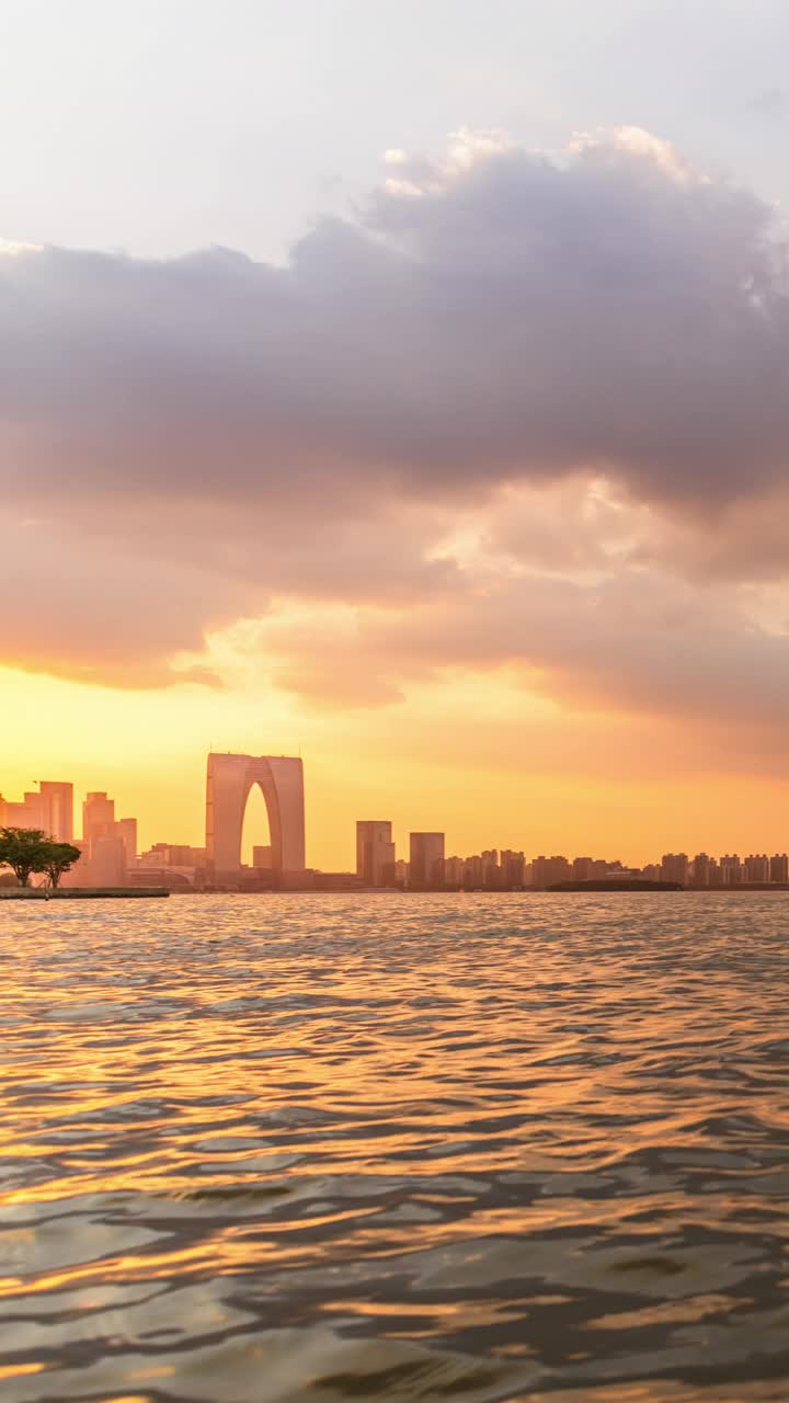 日日夜夜的城市风光，时光流逝视频素材