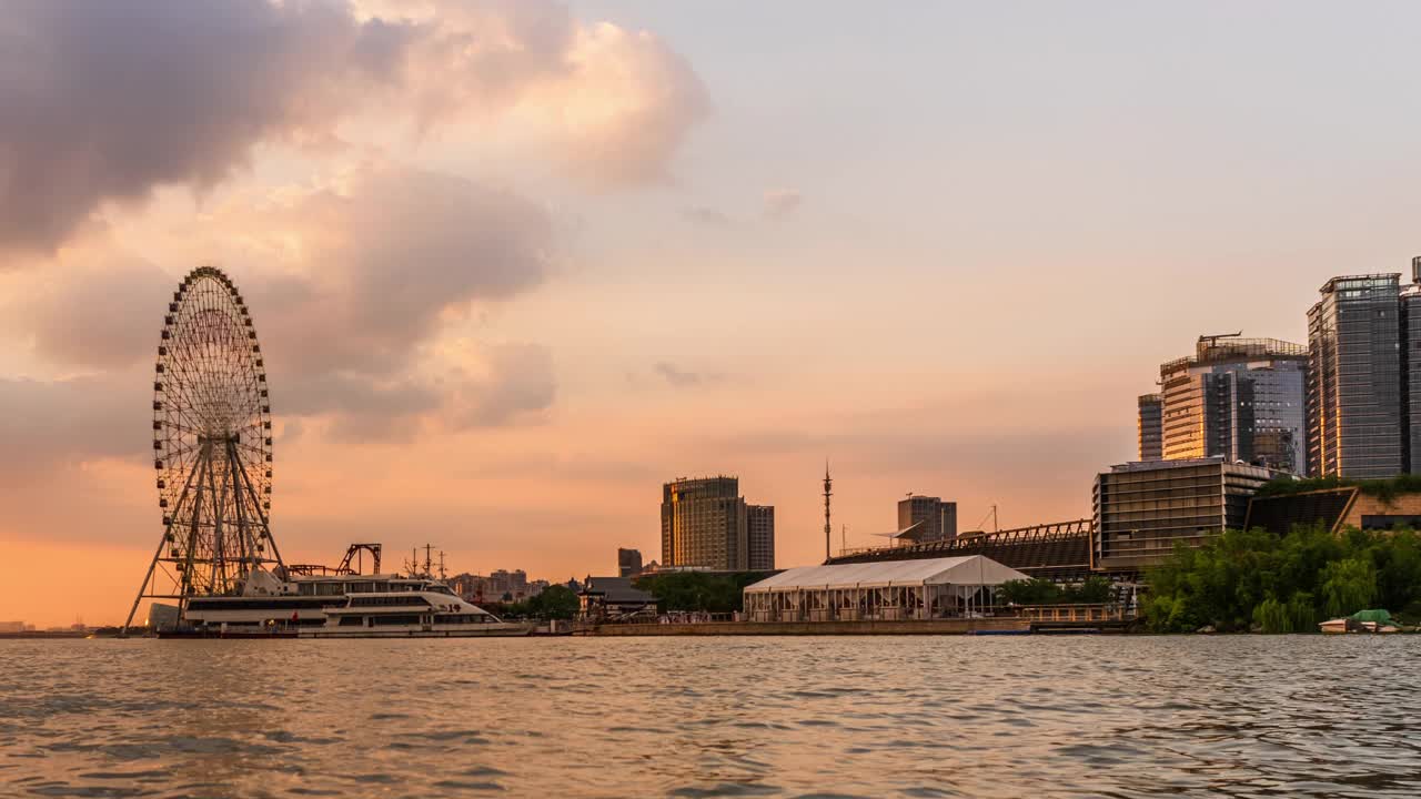 白天和夜晚城市景观，时间流逝视频素材