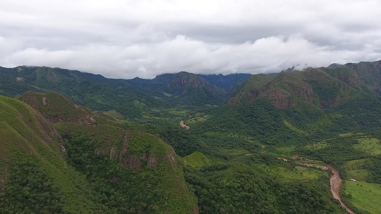 世界著名的高生物多样性保护区“Amboro国家公园和综合管理自然区视频素材