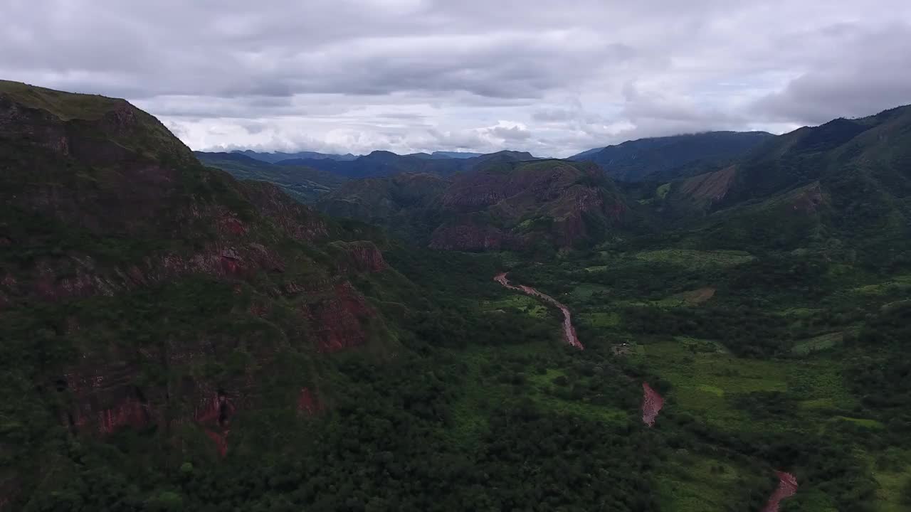 世界著名的高生物多样性保护区“Amboro国家公园和综合管理自然区视频素材