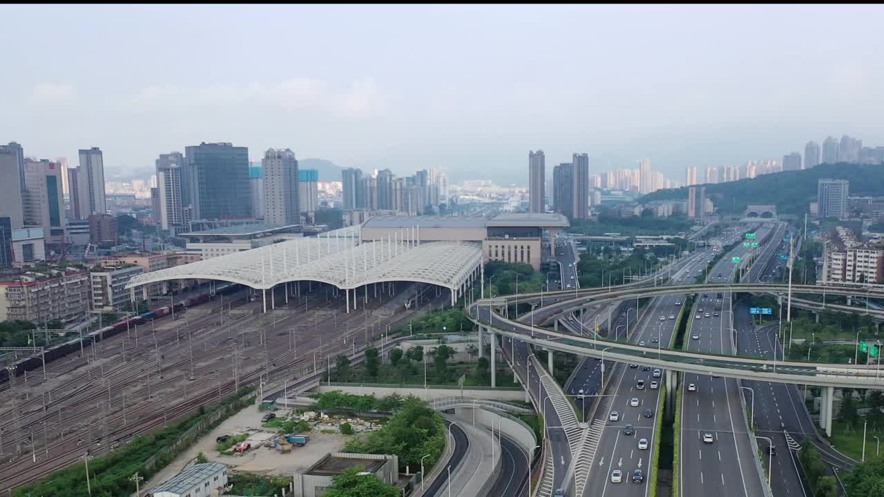 城市火车站周边立体高架道路交通景观视频素材