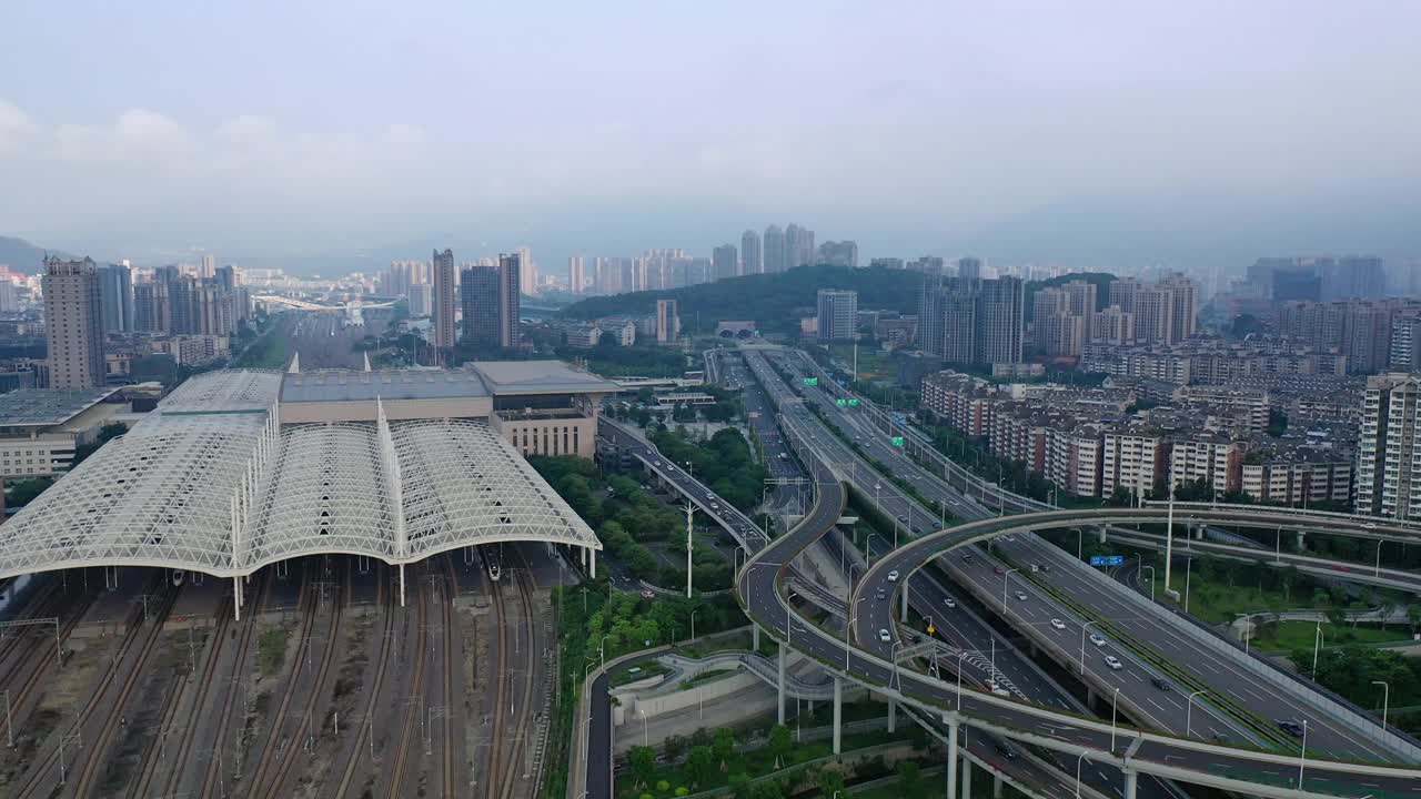 城市火车站周边立体高架道路交通景观视频素材