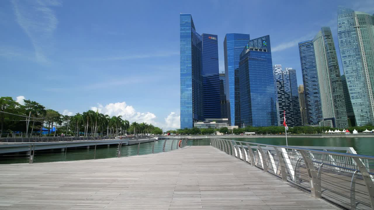 新加坡天际线和滨海湾摩天大楼的景观视频素材