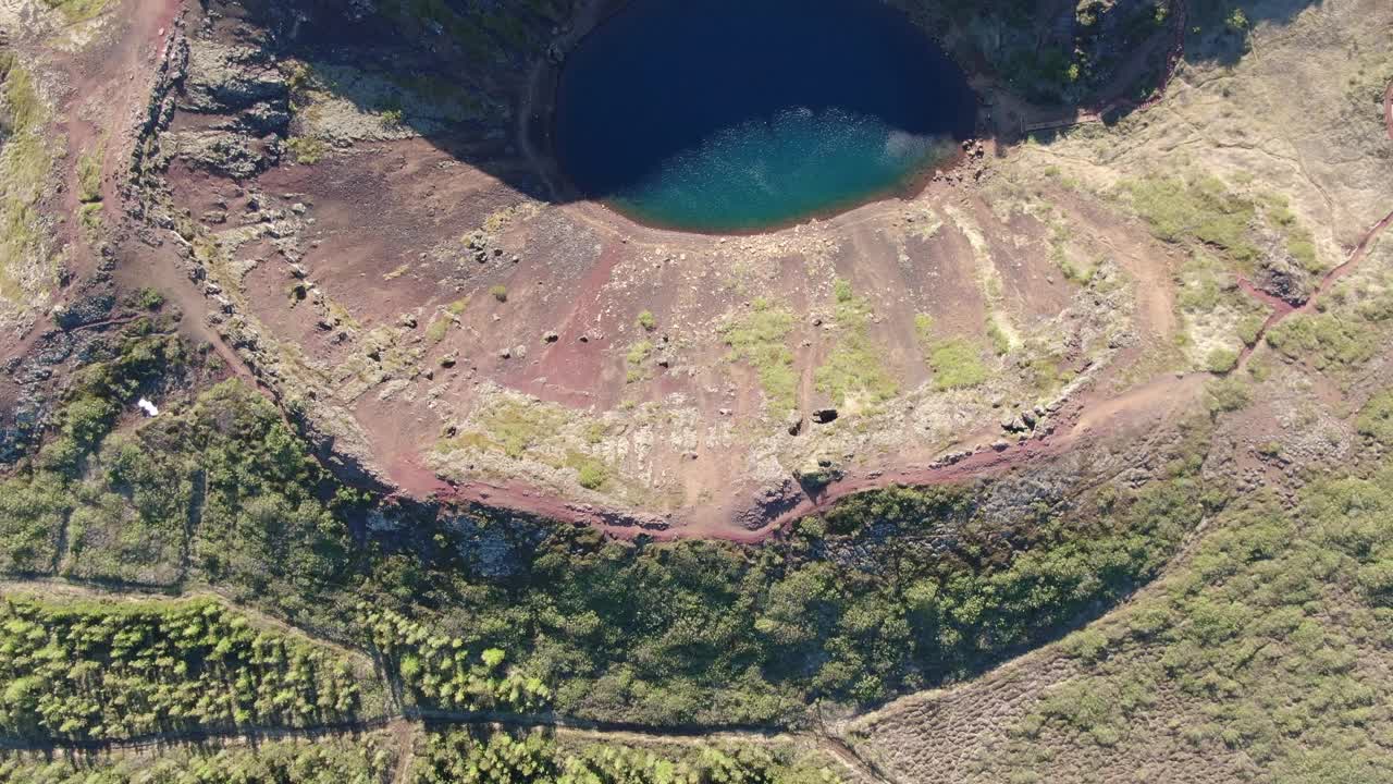 飞越欧洲冰岛塞尔福斯市附近的克里德火山口视频素材