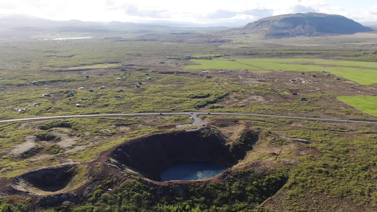 飞越欧洲冰岛塞尔福斯市附近的克里德火山口视频素材