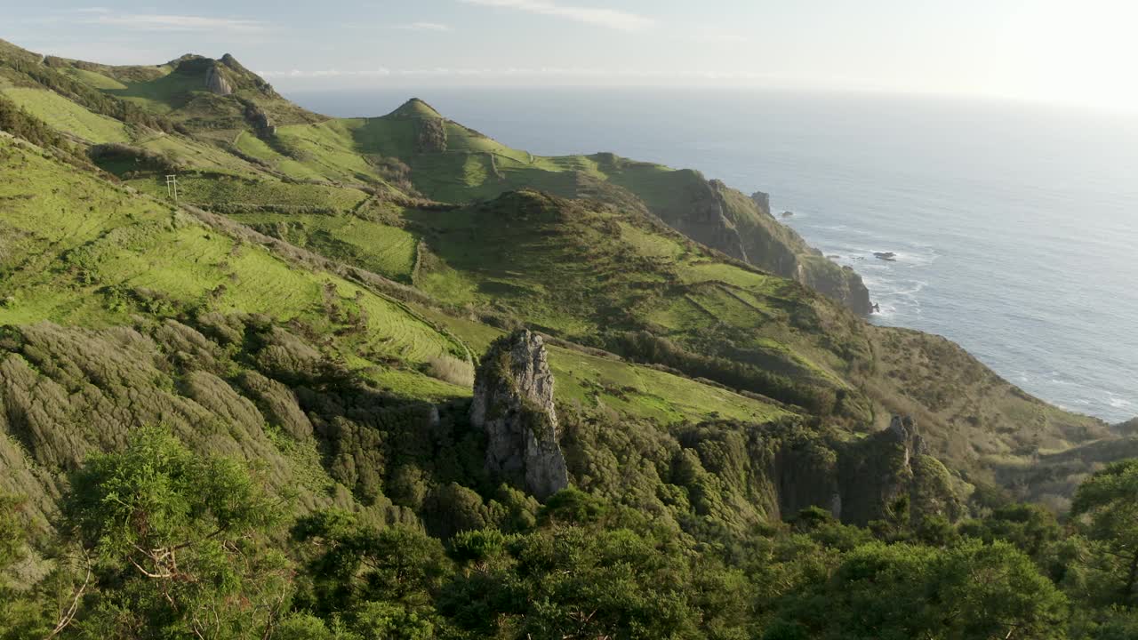 鸟瞰Sao Miguel岛景观，亚速尔群岛，葡萄牙。视频素材