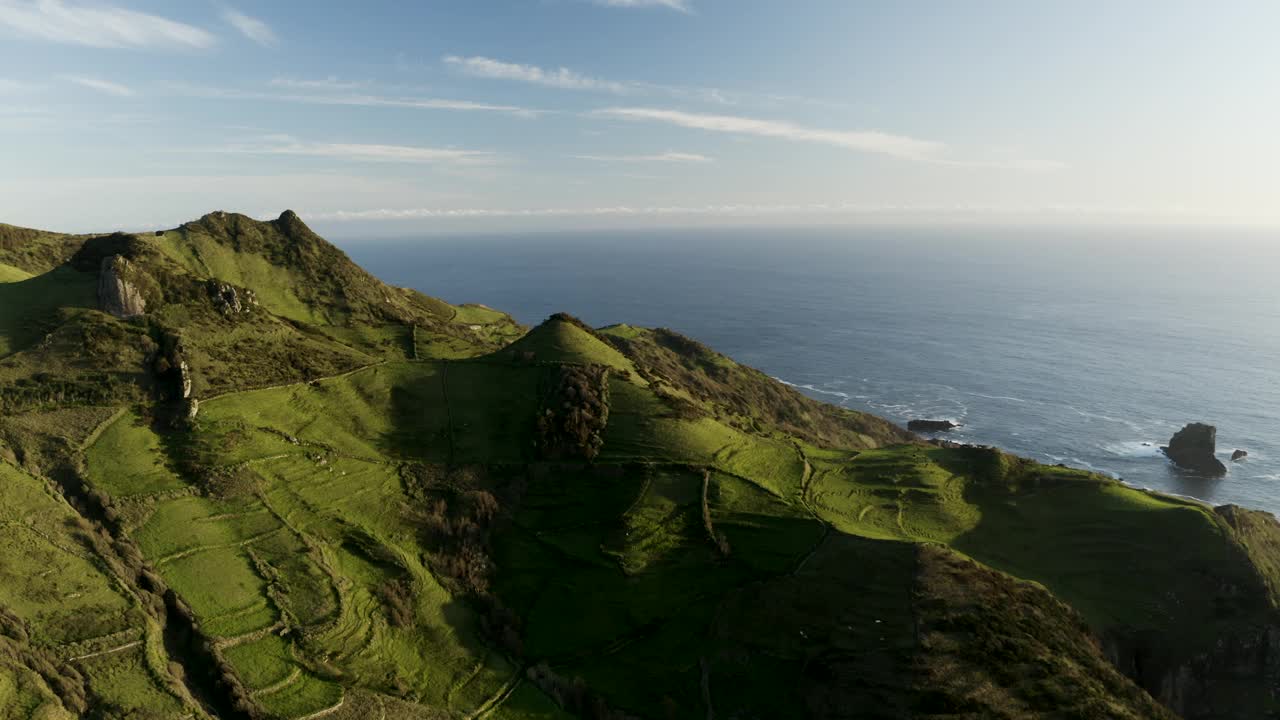 鸟瞰Sao Miguel岛景观，亚速尔群岛，葡萄牙。视频素材