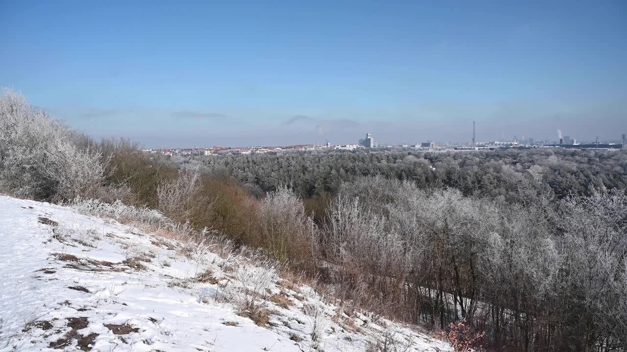 雪天柏林的全景。视频素材