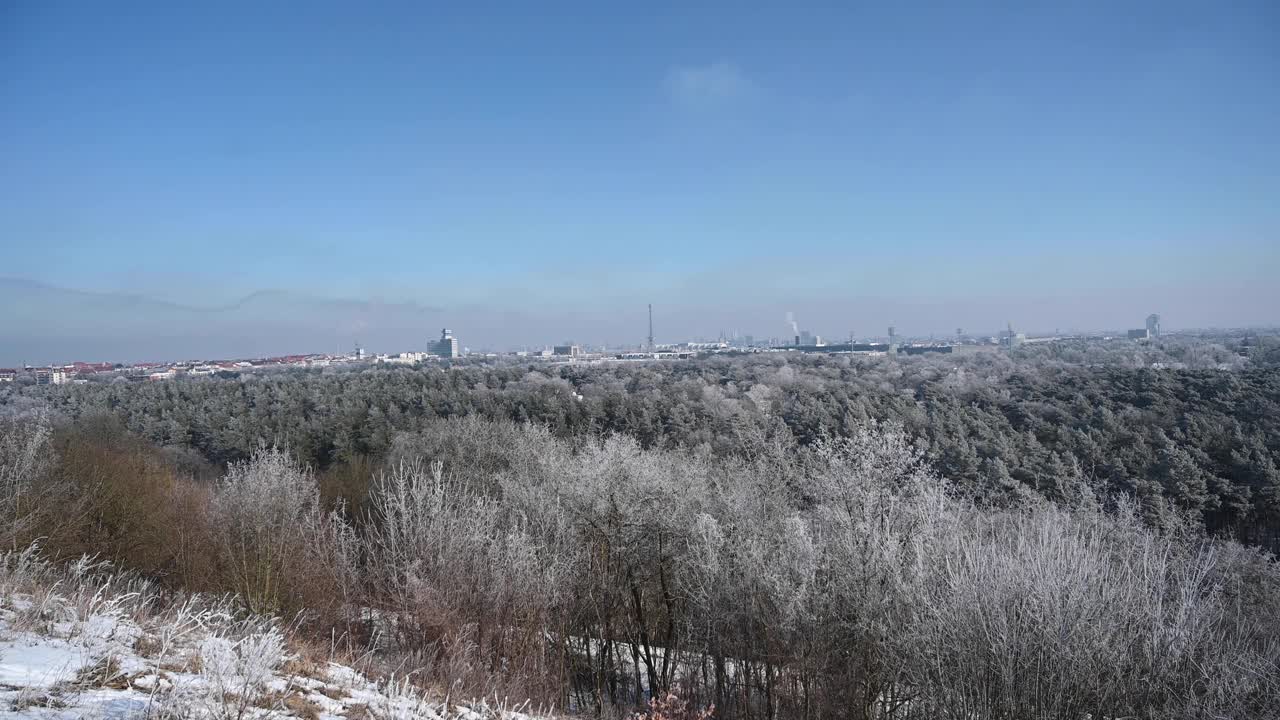 雪天柏林的全景。视频素材