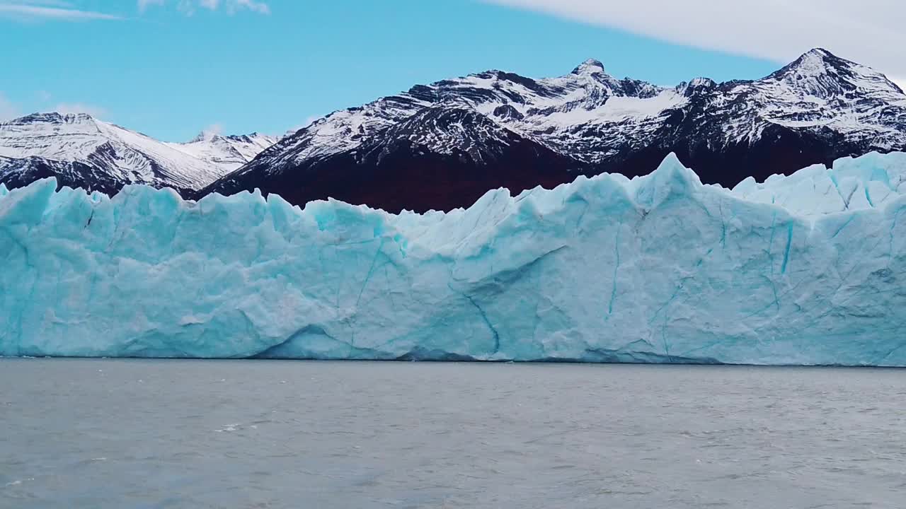 灰色冰川巴塔哥尼亚慢动作，灰色湖全景，巴塔哥尼亚，智利视频素材