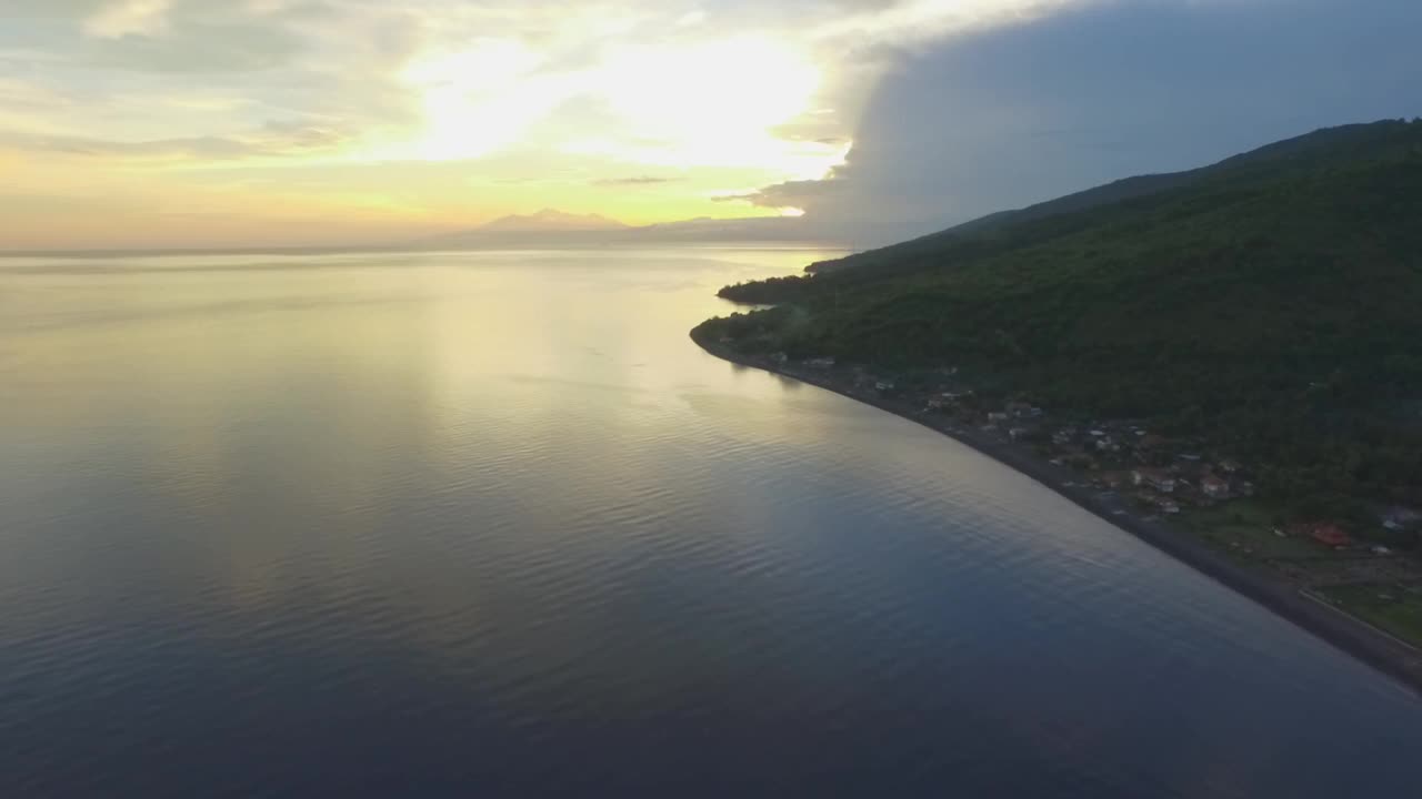 印度尼西亚巴厘岛，靠近大海的村庄视频素材