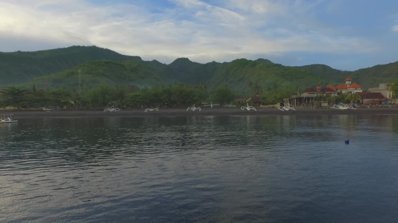 印度尼西亚巴厘岛，靠近大海的村庄视频素材