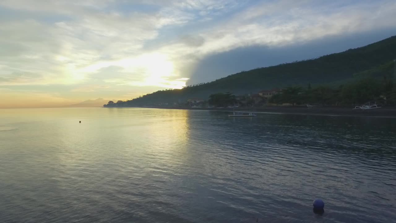 印度尼西亚巴厘岛，靠近大海的村庄视频素材