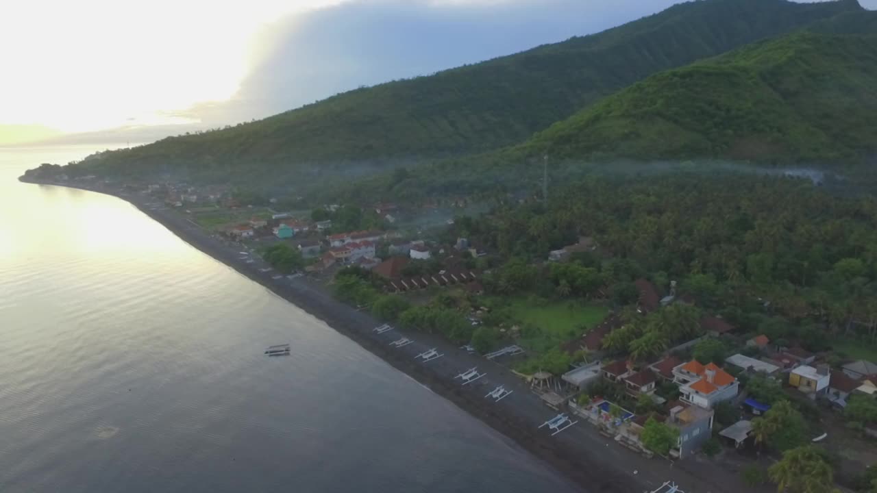 印度尼西亚巴厘岛，靠近大海的村庄视频素材