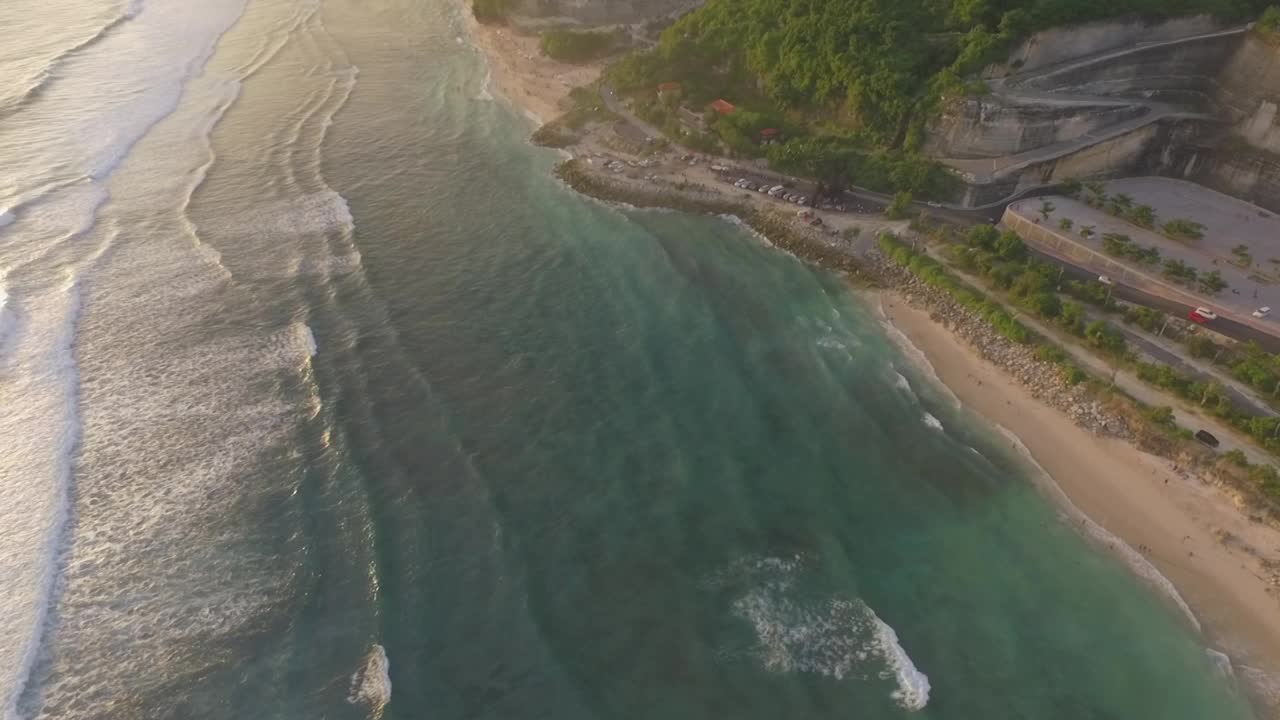 印度尼西亚巴厘岛，靠近大海的村庄视频素材