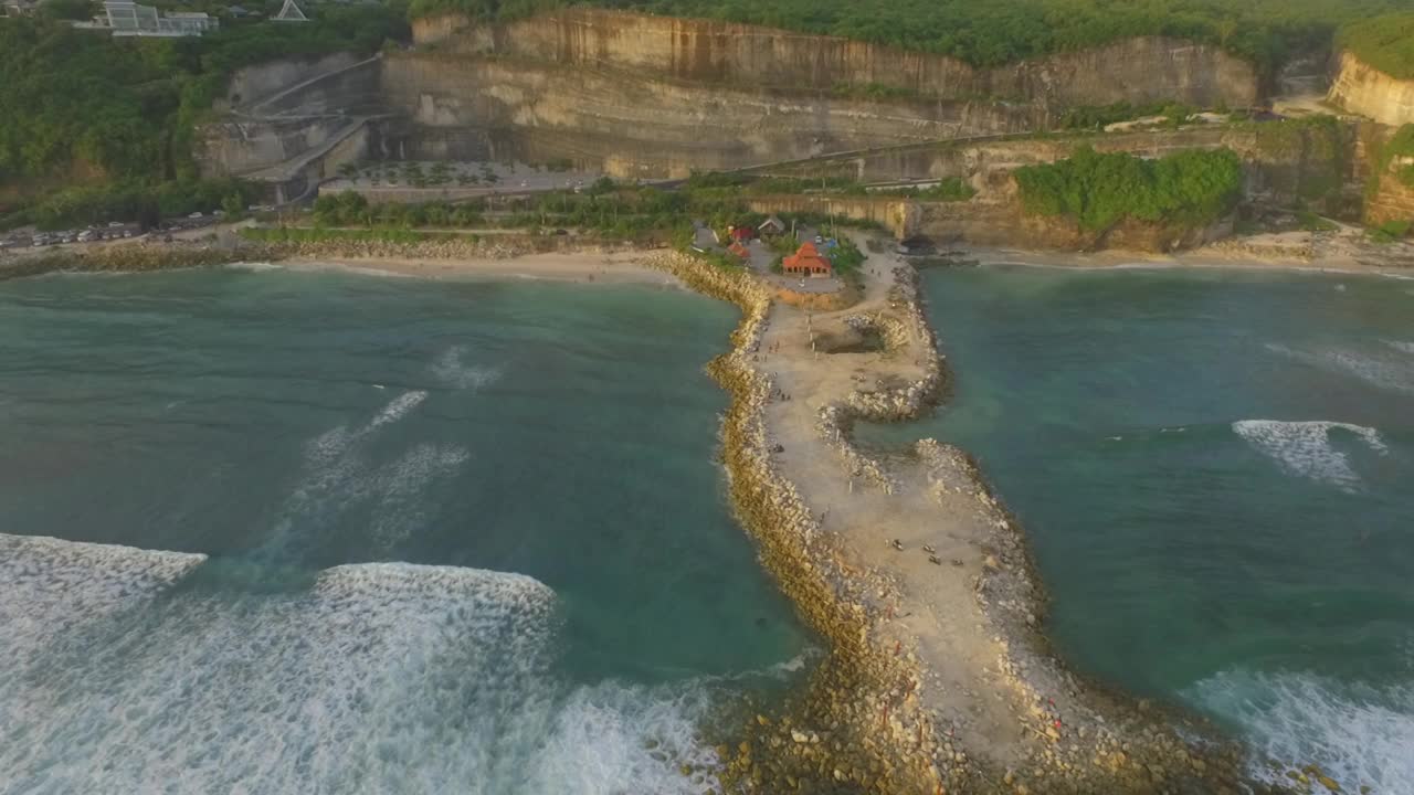 印度尼西亚巴厘岛，靠近大海的村庄视频素材