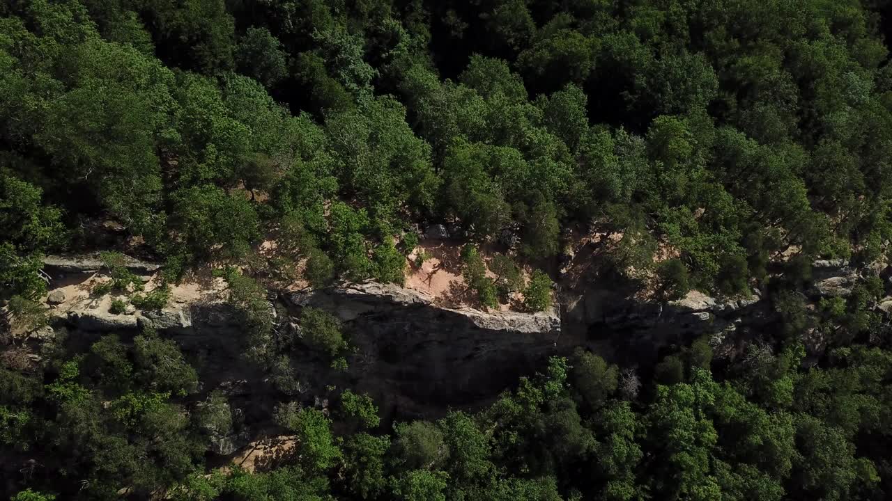 在阳光明媚的早晨俯瞰高加索山脉视频素材