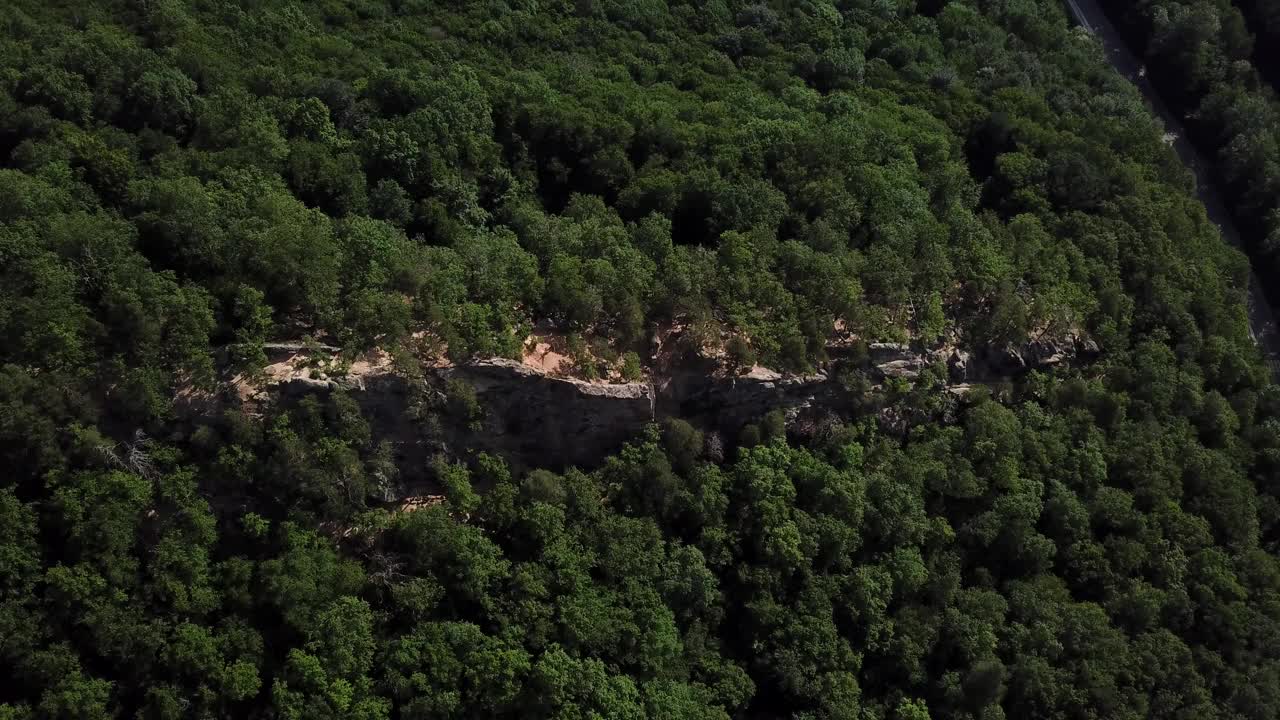 在阳光明媚的早晨俯瞰高加索山脉视频素材