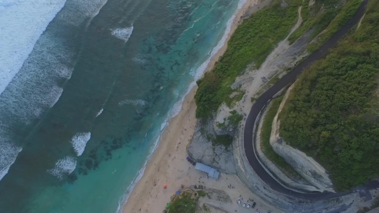 印度尼西亚巴厘海滩和鱼子酱的景观视频素材