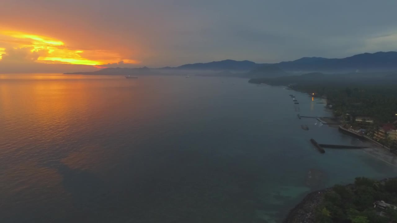 印度尼西亚巴厘海滩和鱼子酱的景观视频素材