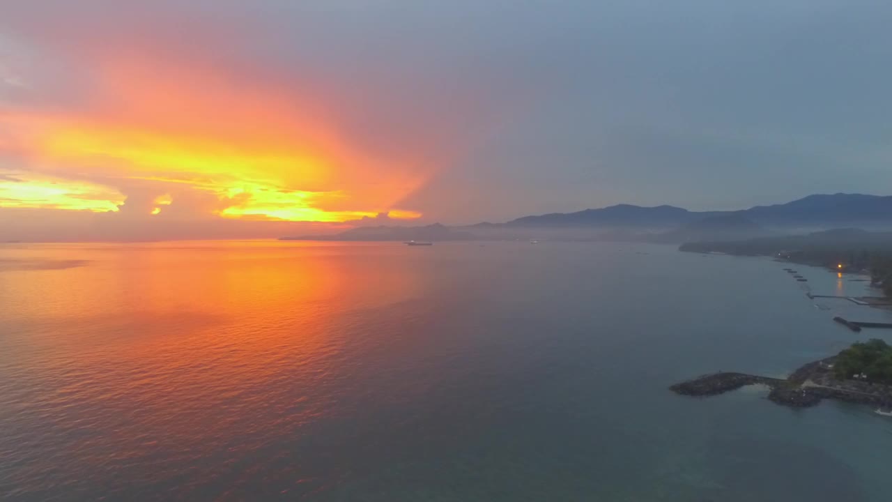 印度尼西亚巴厘海滩和鱼子酱的景观视频素材