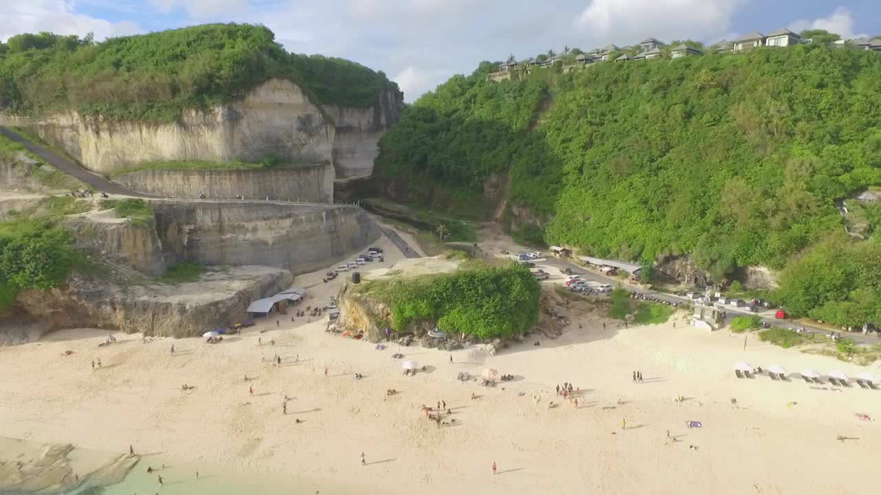 印度尼西亚巴厘海滩和鱼子酱的景观视频素材