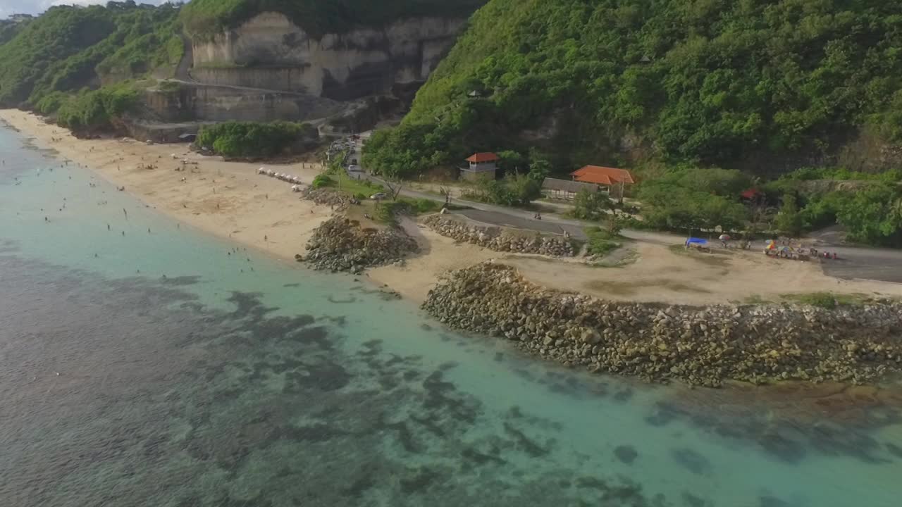 印度尼西亚巴厘海滩和鱼子酱的景观视频素材