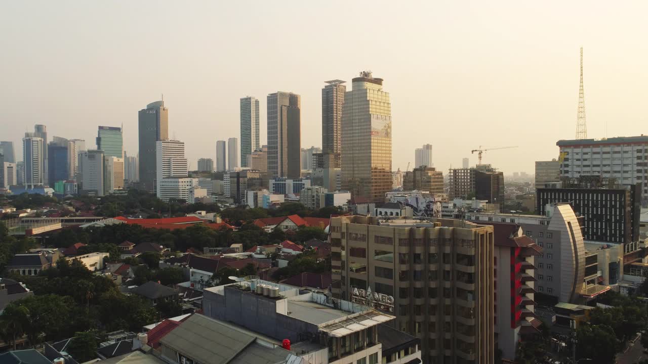 鸟瞰图在稠密的中心城市雅加达印度尼西亚视频素材