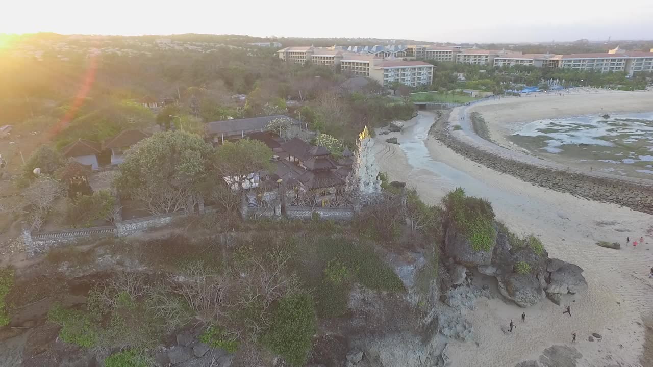 印度尼西亚巴厘岛的Pura geger海滩风景视频素材