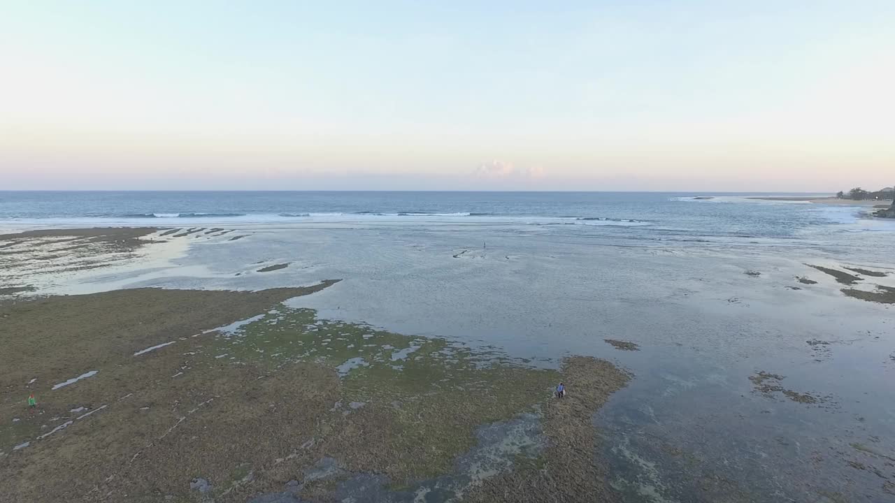 印度尼西亚巴厘岛的Pura geger海滩风景视频素材