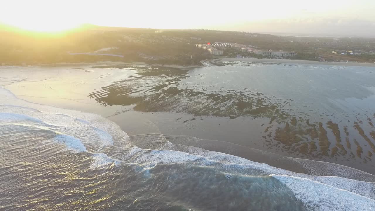 印度尼西亚巴厘岛的Pura geger海滩风景视频素材