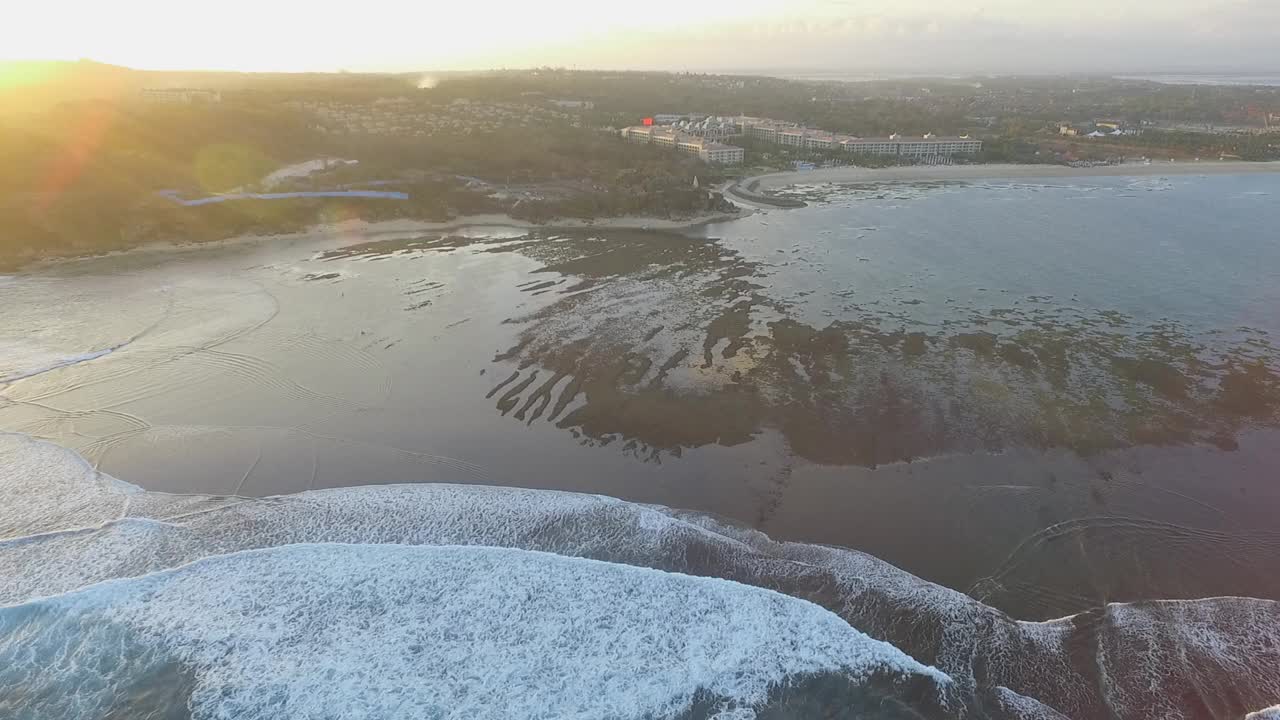 印度尼西亚巴厘岛的Pura geger海滩风景视频素材