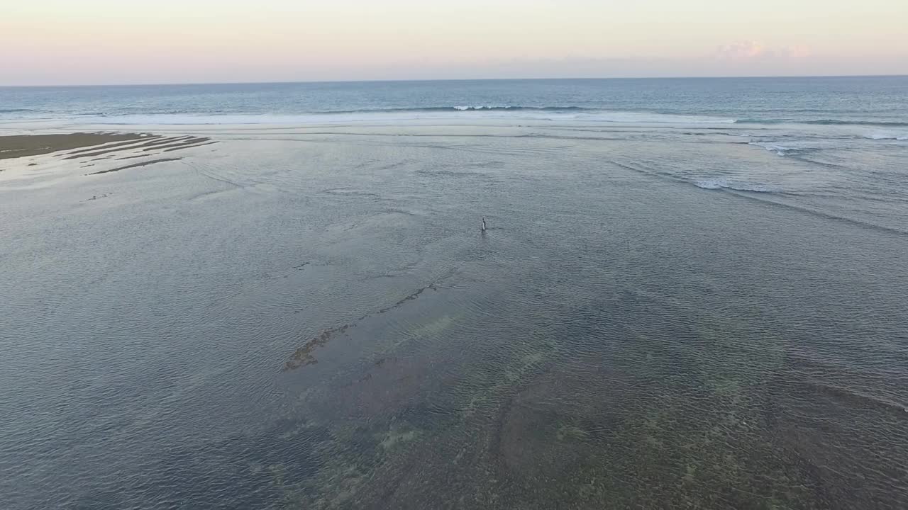 印度尼西亚巴厘岛的Pura geger海滩风景视频素材