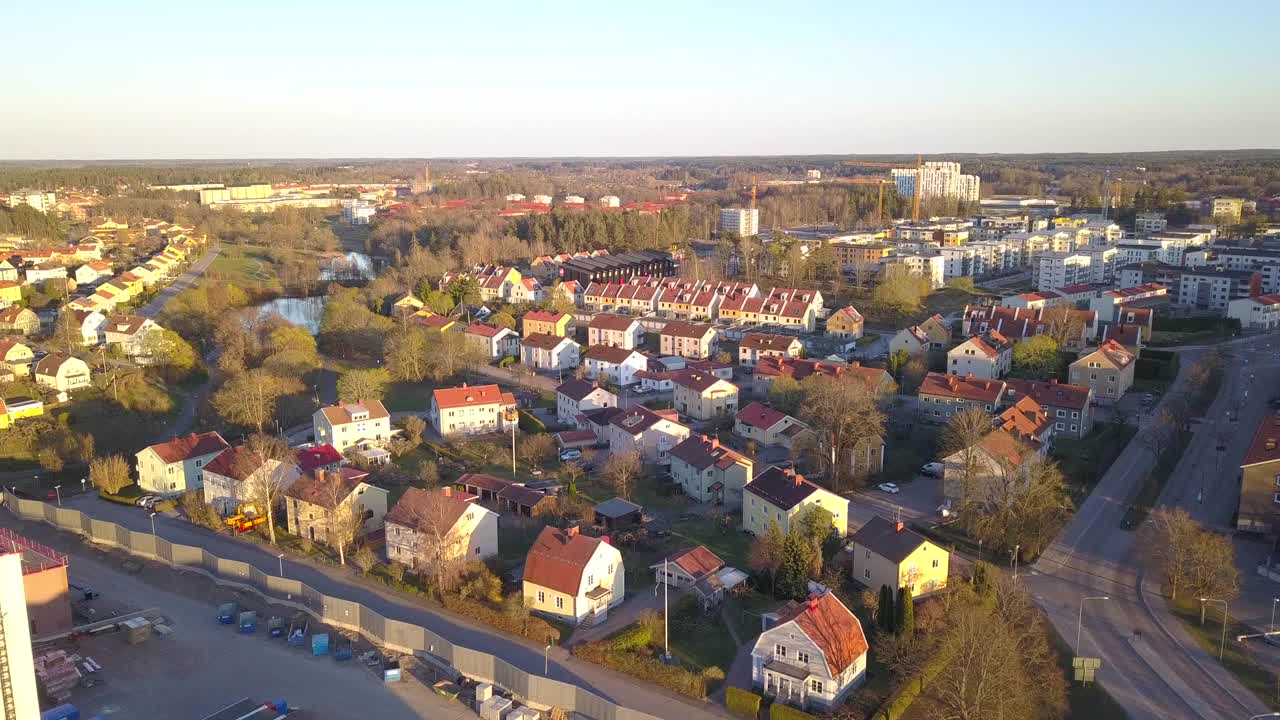 郊区住宅鸟瞰图。视频素材