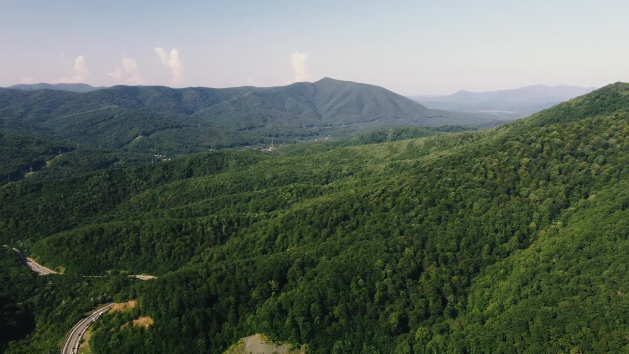 从空中看青山绿水视频素材