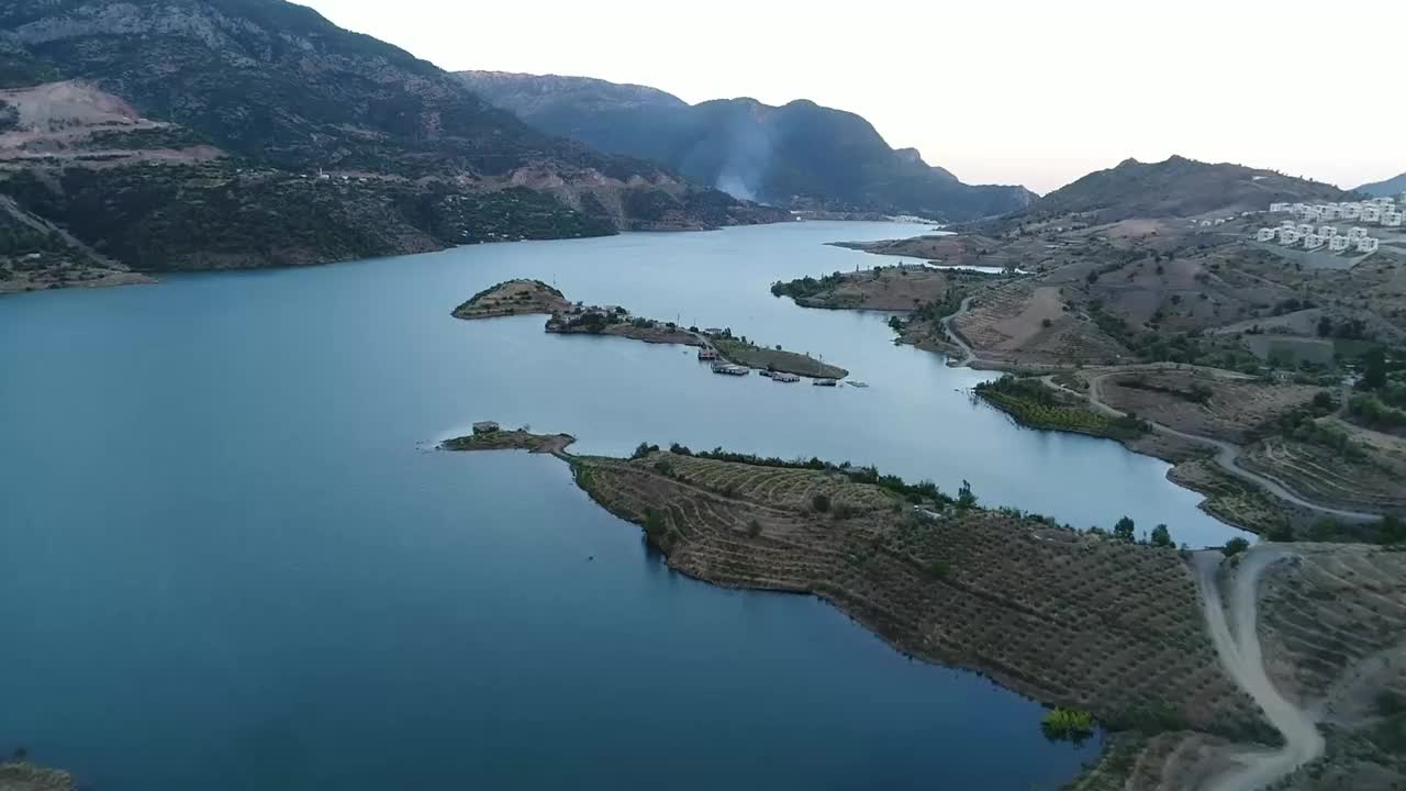 山脉和河流鸟瞰图2视频素材